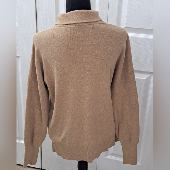 Abercrombie & Fitch Soft AF Collection Men's Beige Sweater  Size XS - Picture 4 of 10